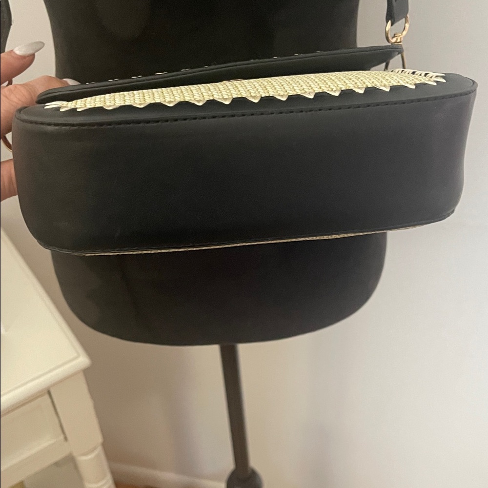 Stylish Black and Cream Straw Women's Bag - Picture 3 of 8